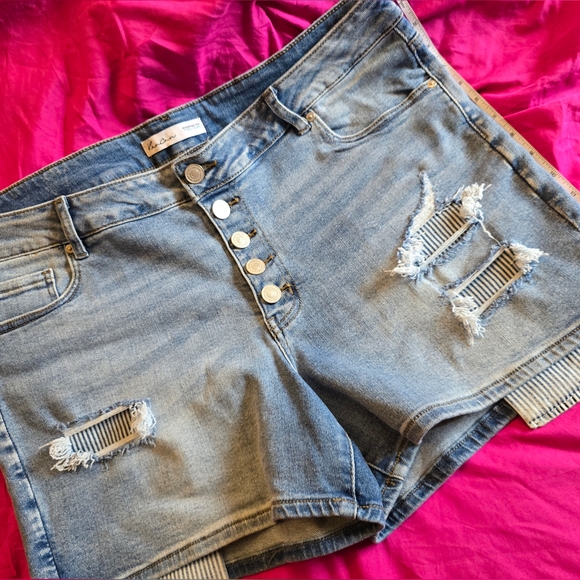KanCan Light Blue Distressed Jean Shorts-NWOT - Picture 11 of 11